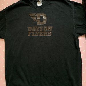 XL MENS black Dayton Flyers shirt